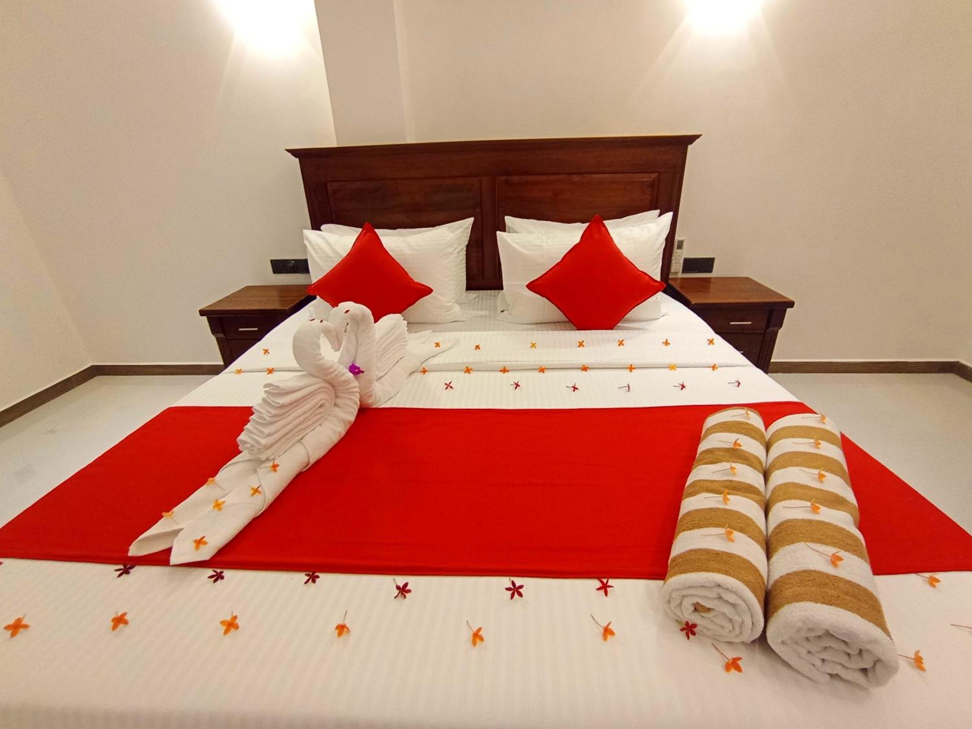 فندق Crown Breeze آهانغاما المظهر الخارجي الصورة