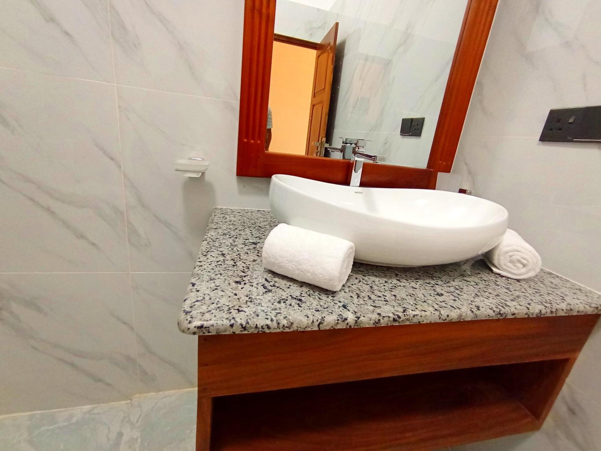 فندق Crown Breeze آهانغاما المظهر الخارجي الصورة