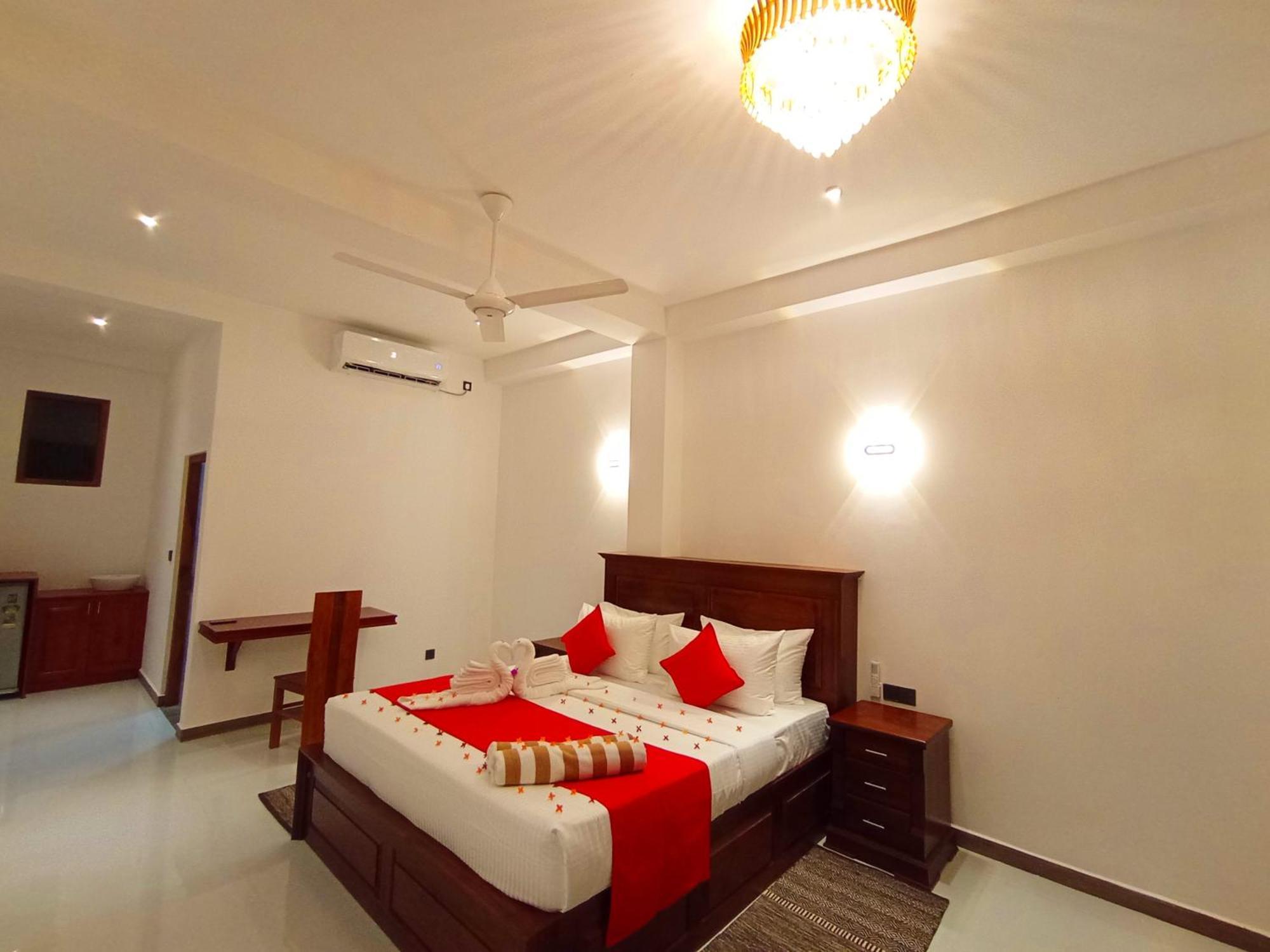 فندق Crown Breeze آهانغاما المظهر الخارجي الصورة
